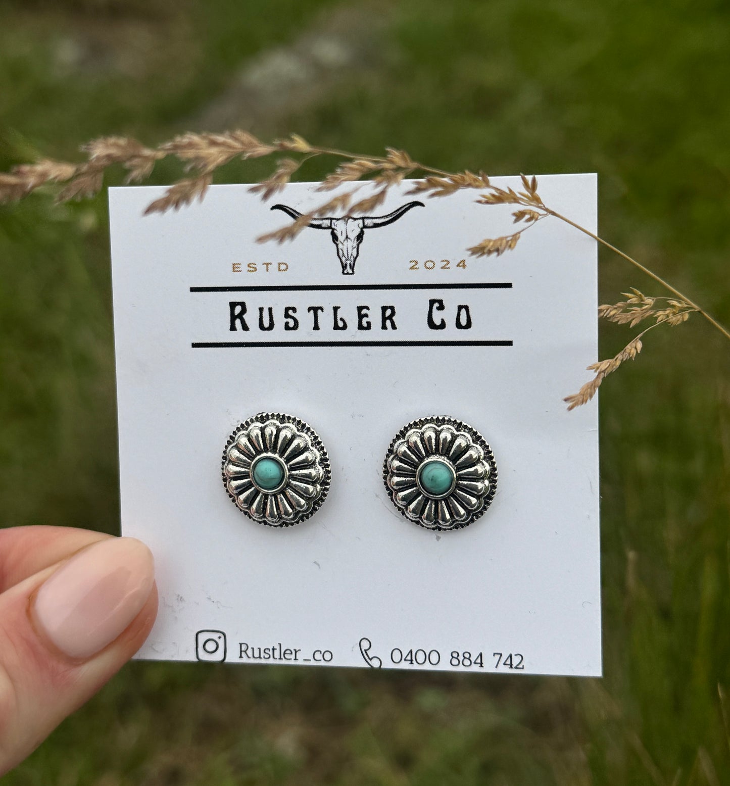 Round flower studs